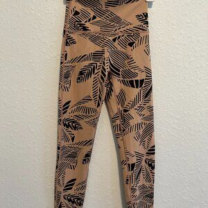 NWT AERIE Offline Floral Leaf 7/8 HI-RISE Leggings, Medium Support, Size Small
